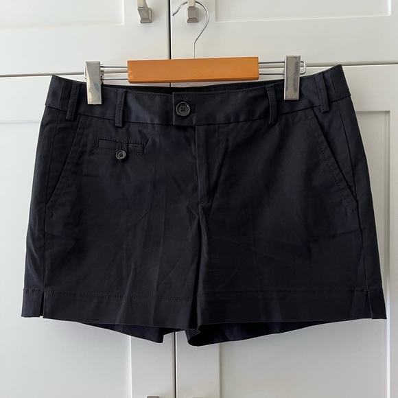 Pants - NWOT Banana Republic, women’s Martin Fit, stretch shorts, colour black